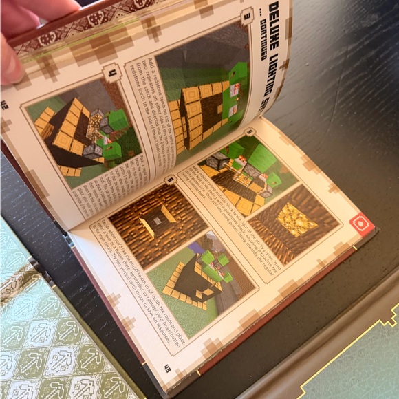 Minecraft Handbook Collection - Red, Blue, Green, Purple - Picture 6 of 6